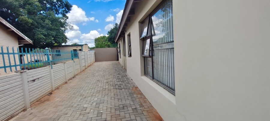 9 Bedroom Property for Sale in Generaal De Wet Free State